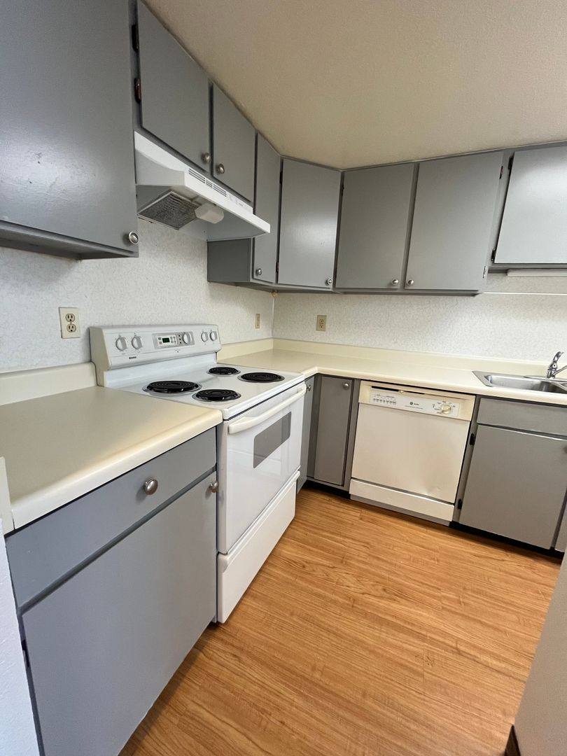 Apartment for rent at 415 N Bragaw St, Anchorage, AK 99508