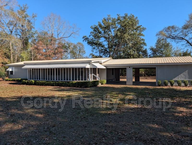 House for rent at 6511 Blue Springs Rd, Greenwood, FL 32443