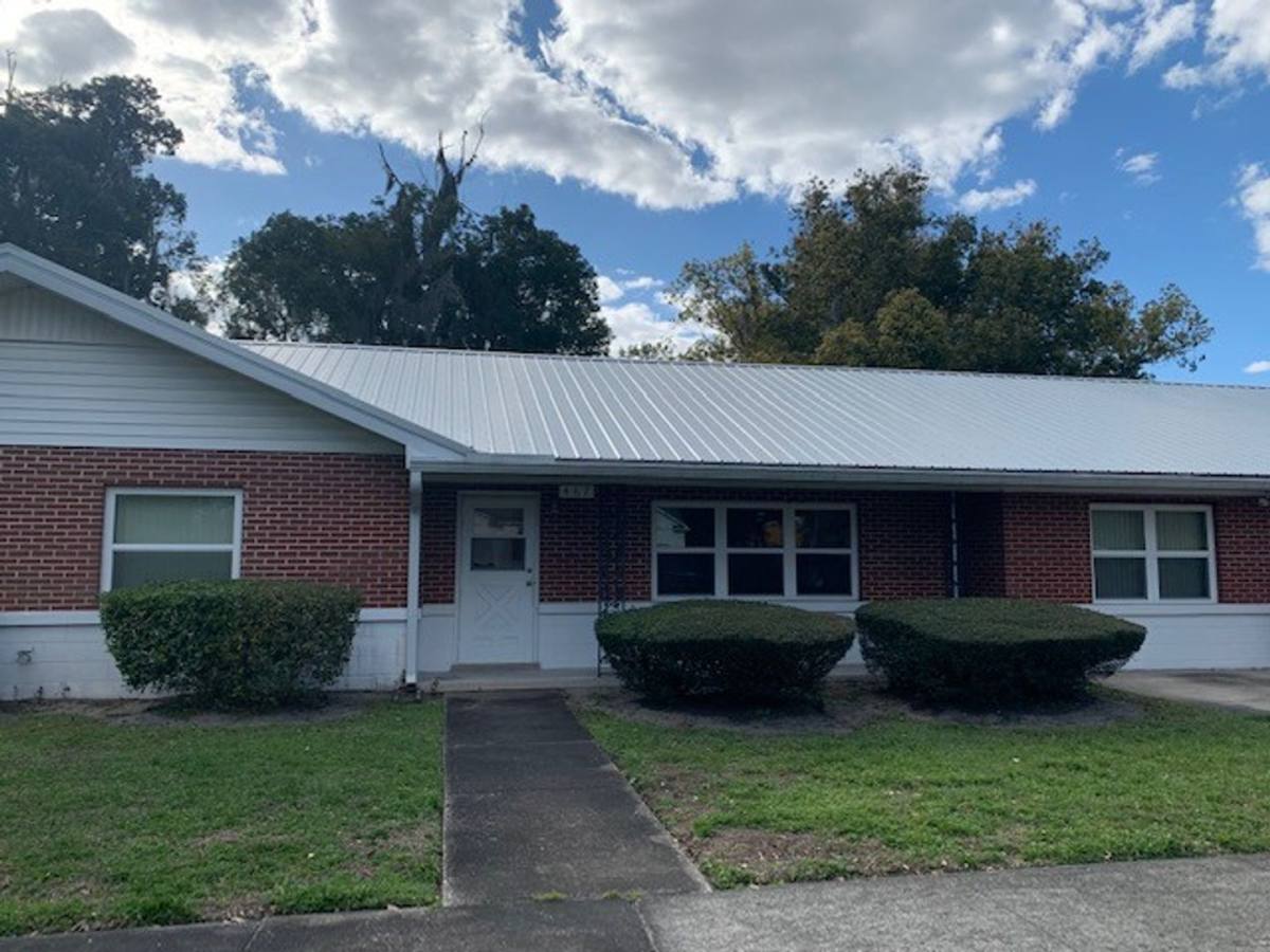 House for rent at 467 N Kentucky Ave, Umatilla, FL 32784