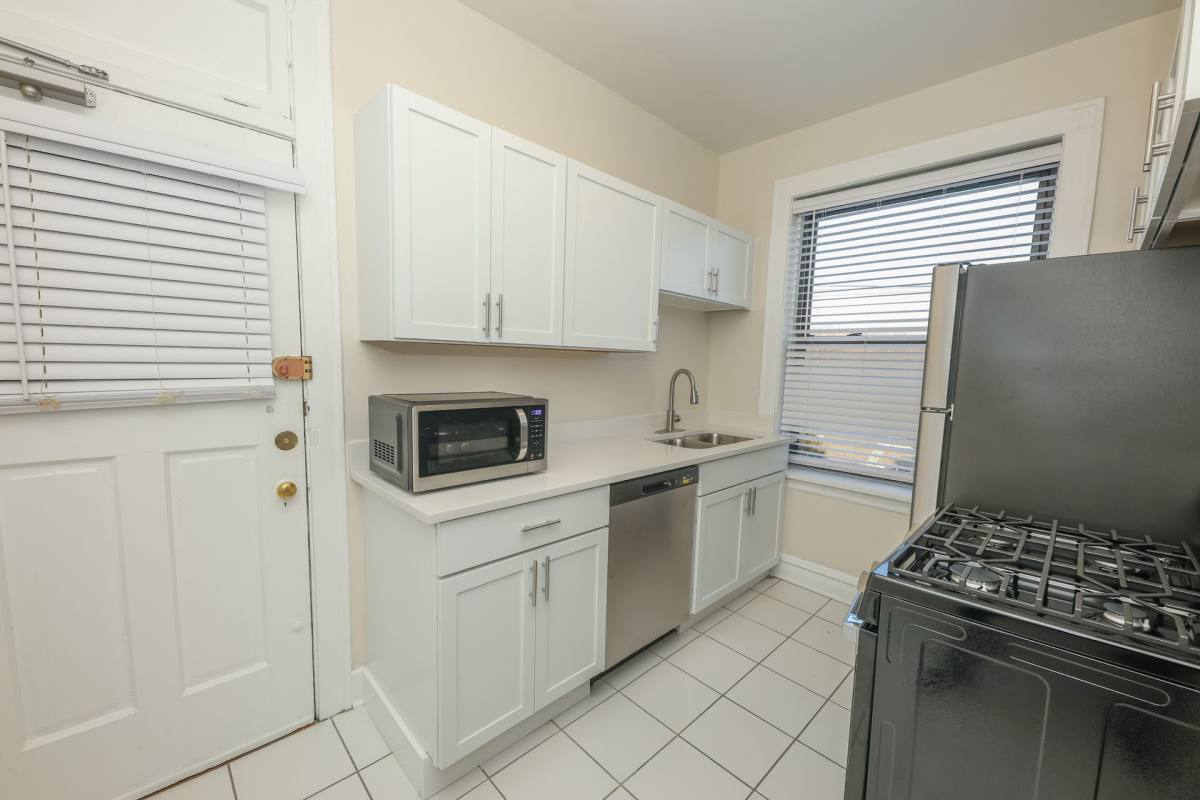 Apartment for rent at 605-617 Hinman Ave, Evanston, IL 60202