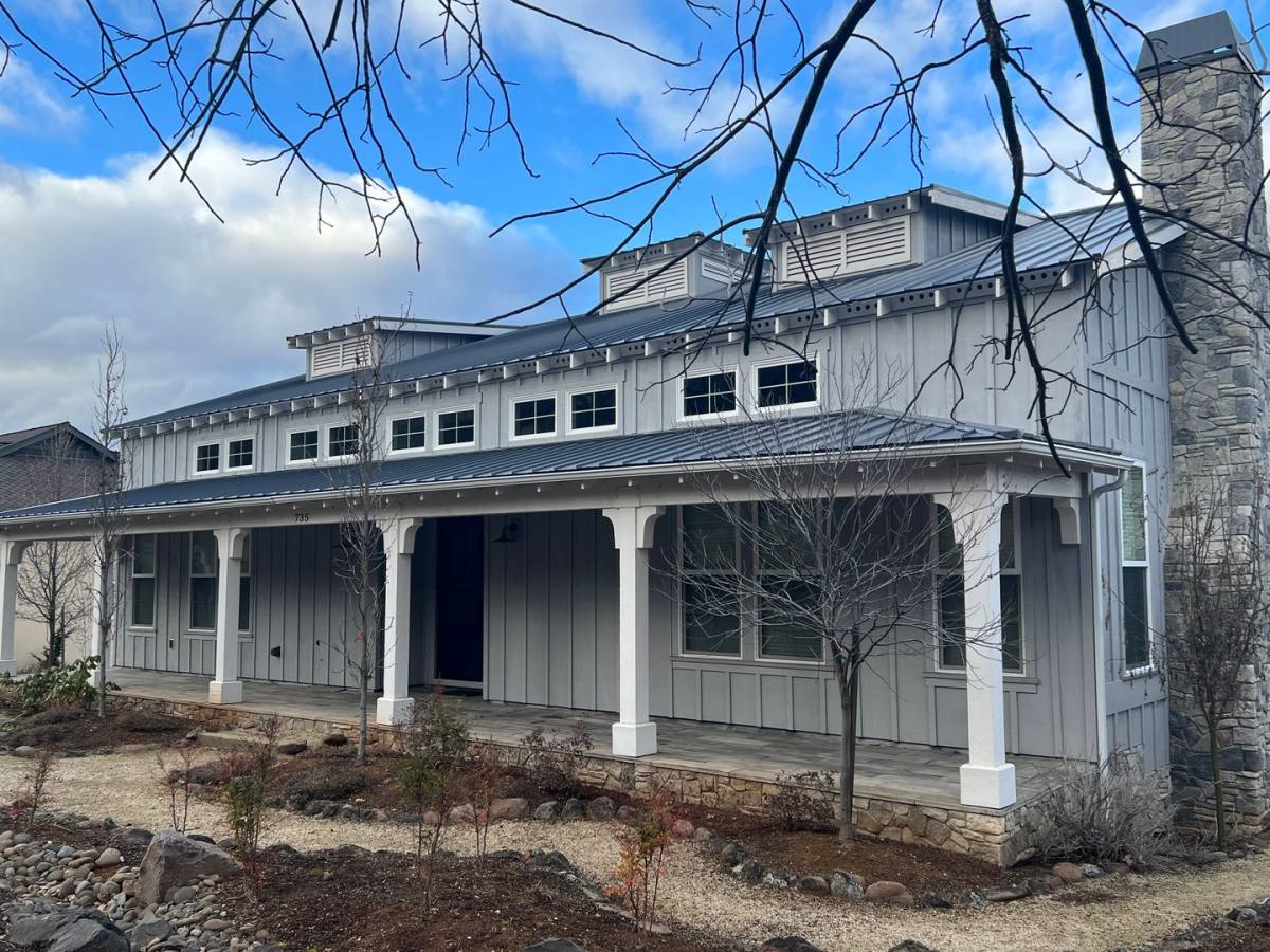 Apartment for rent at 735 E California St, Jacksonville, OR 97530