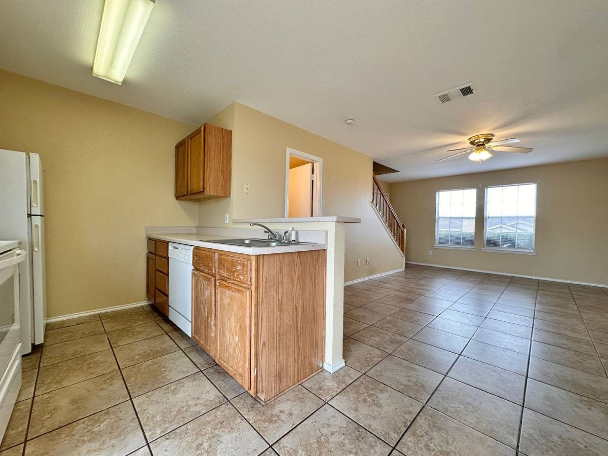 Townhouse for rent at 5910 Greengate Dr, Killeen, TX 76543