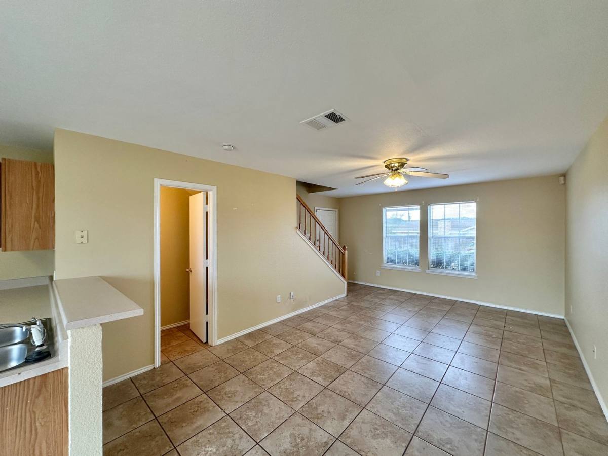 Townhouse for rent at 5910 Greengate Dr, Killeen, TX 76543