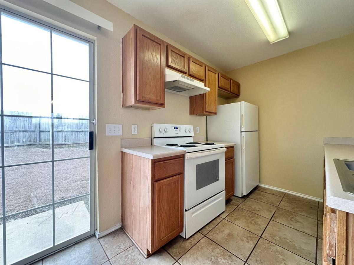 Townhouse for rent at 5910 Greengate Dr, Killeen, TX 76543