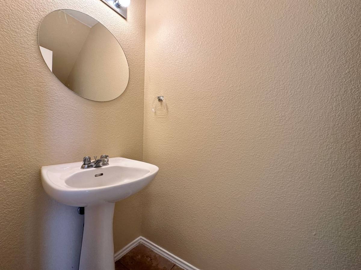 Townhouse for rent at 5910 Greengate Dr, Killeen, TX 76543