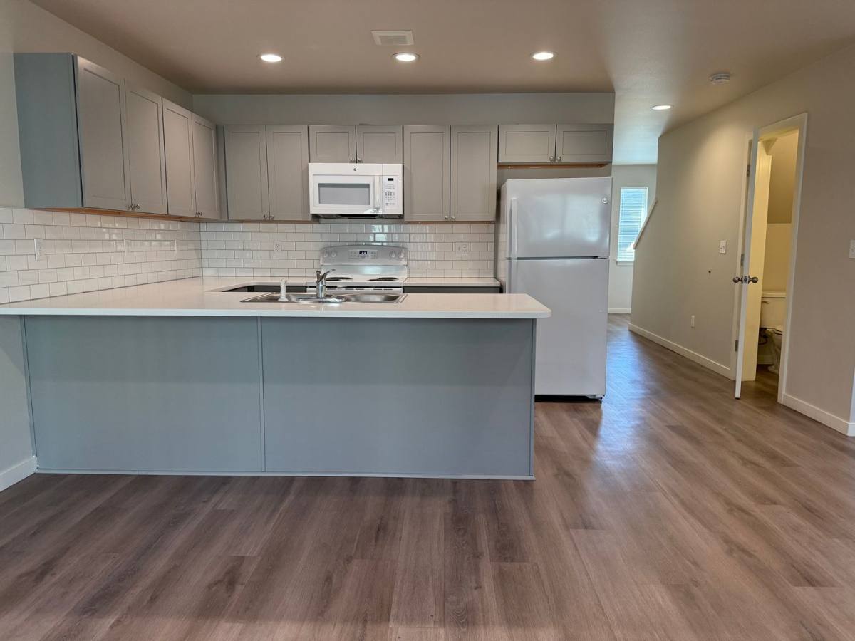Townhouse for rent at 5300 Smitten St, Yakima, WA 98908