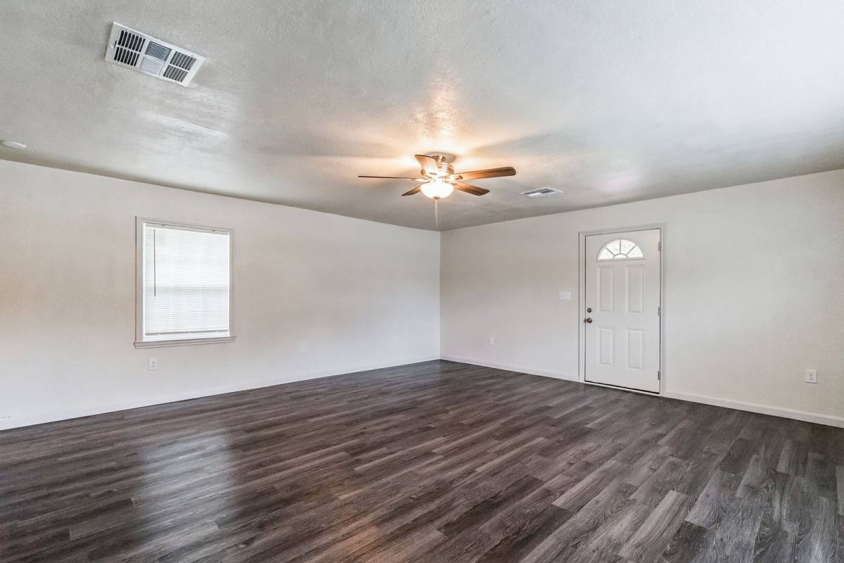 House for rent at 101 W Schriener St, Kerrville, TX 78028