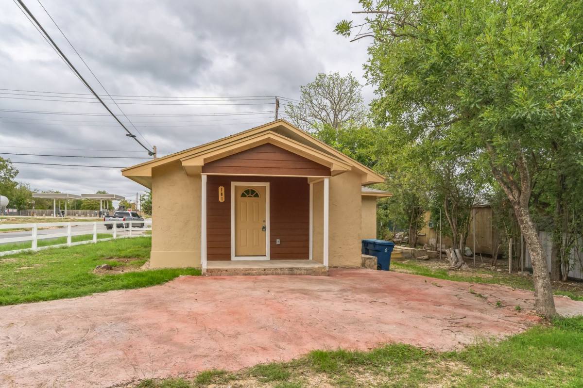 House for rent at 101 W Schriener St, Kerrville, TX 78028