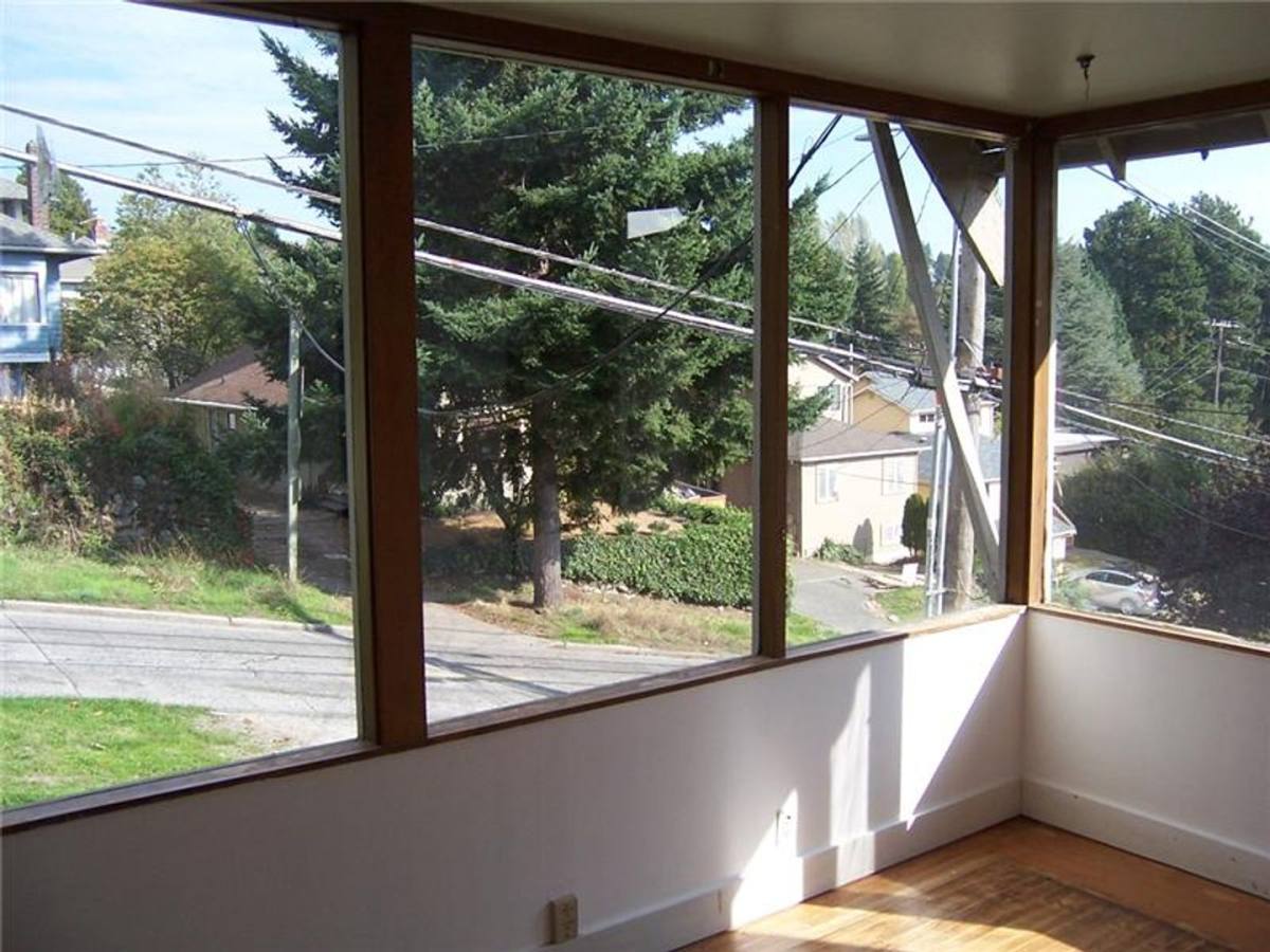 Apartment for rent at 2107 NE 54th St, Seattle, WA 98105