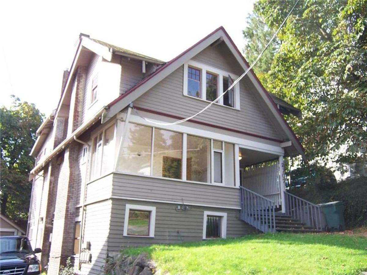 Apartment for rent at 2107 NE 54th St, Seattle, WA 98105