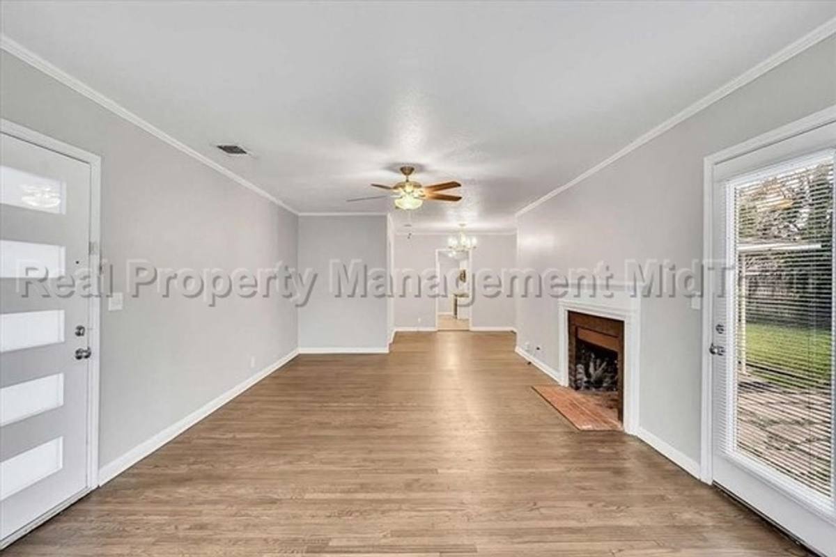 House for rent at 6400 Greenway Rd, Fort Worth, TX 76116