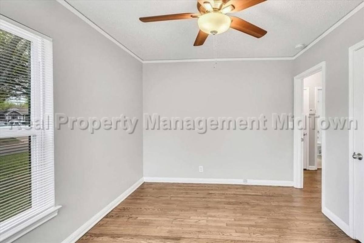 House for rent at 6400 Greenway Rd, Fort Worth, TX 76116