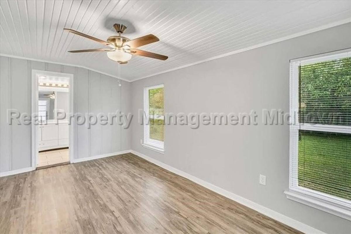 House for rent at 6400 Greenway Rd, Fort Worth, TX 76116