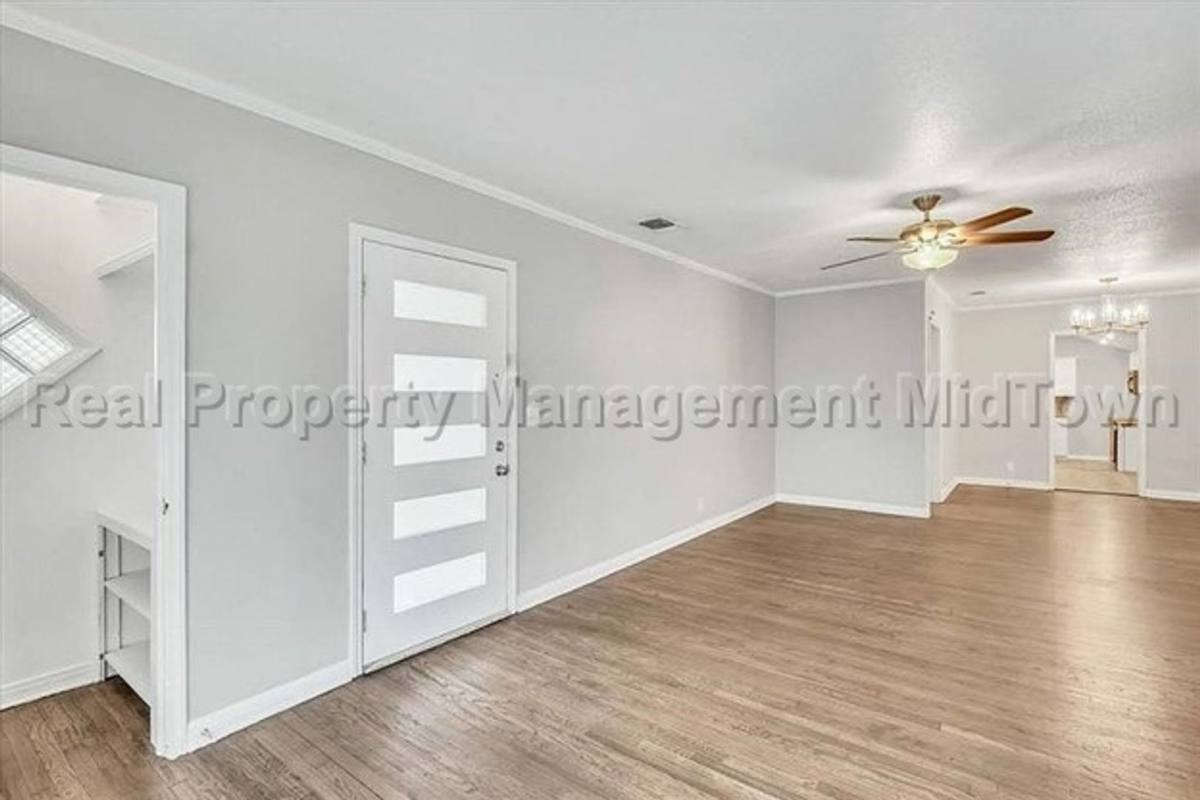 House for rent at 6400 Greenway Rd, Fort Worth, TX 76116