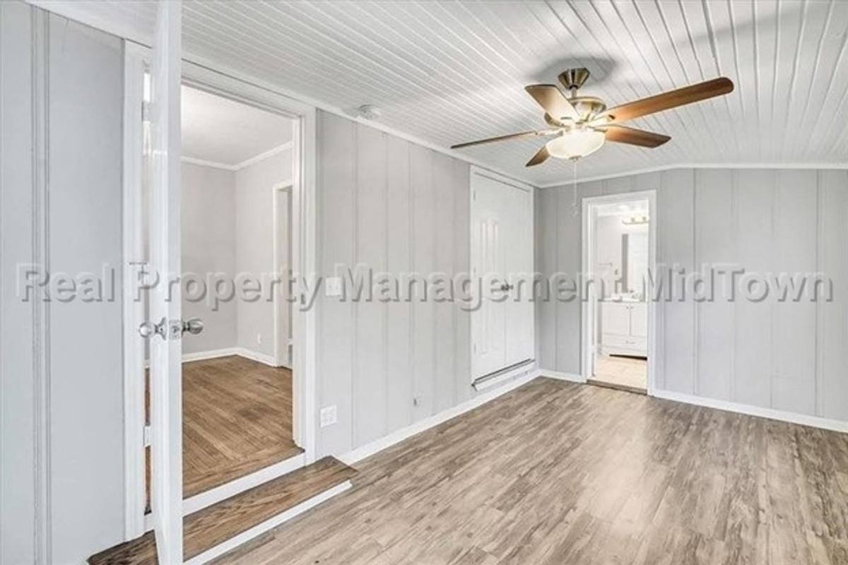House for rent at 6400 Greenway Rd, Fort Worth, TX 76116