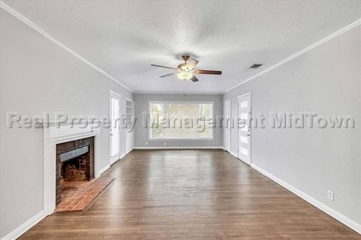 House for rent at 6400 Greenway Rd, Fort Worth, TX 76116