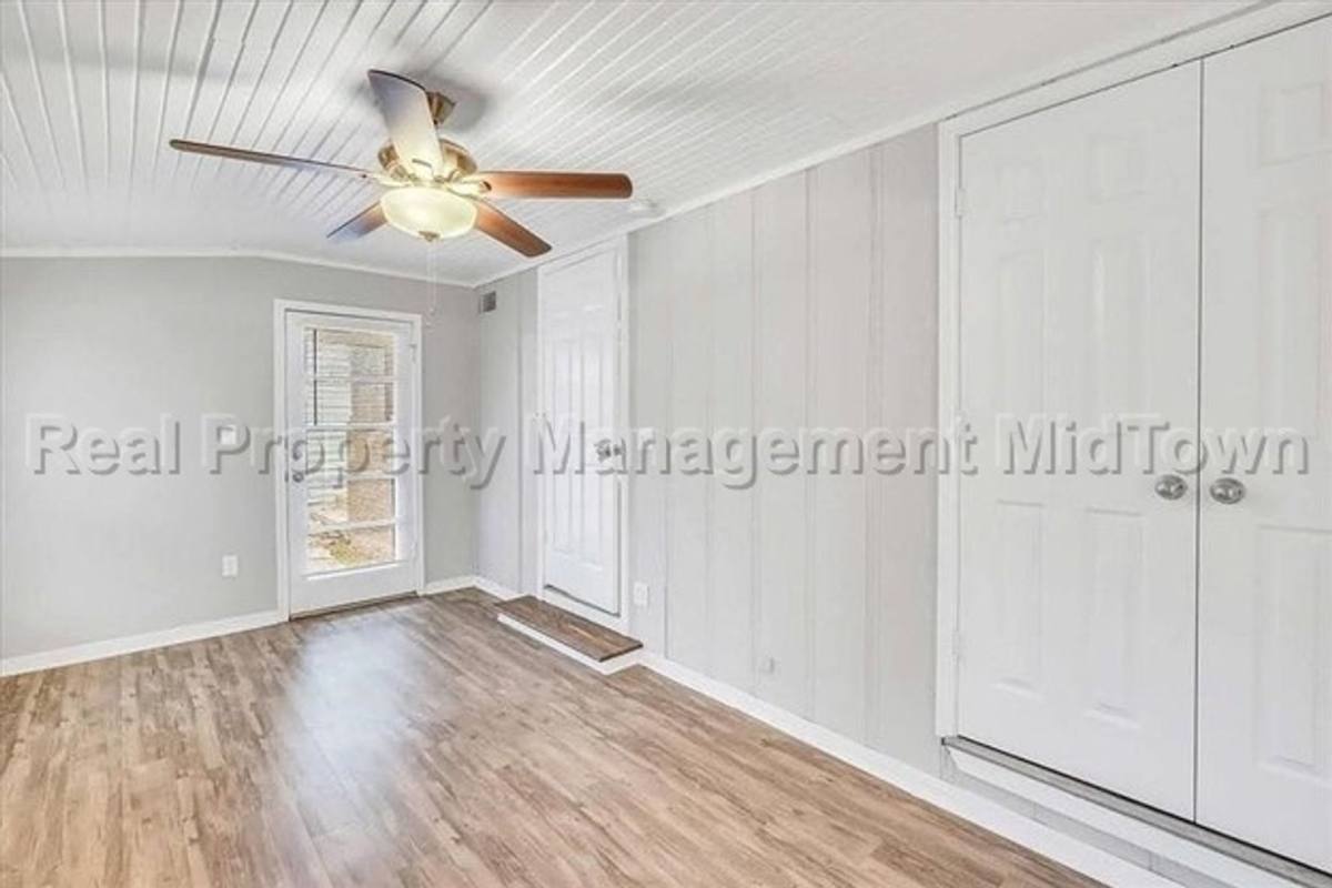 House for rent at 6400 Greenway Rd, Fort Worth, TX 76116