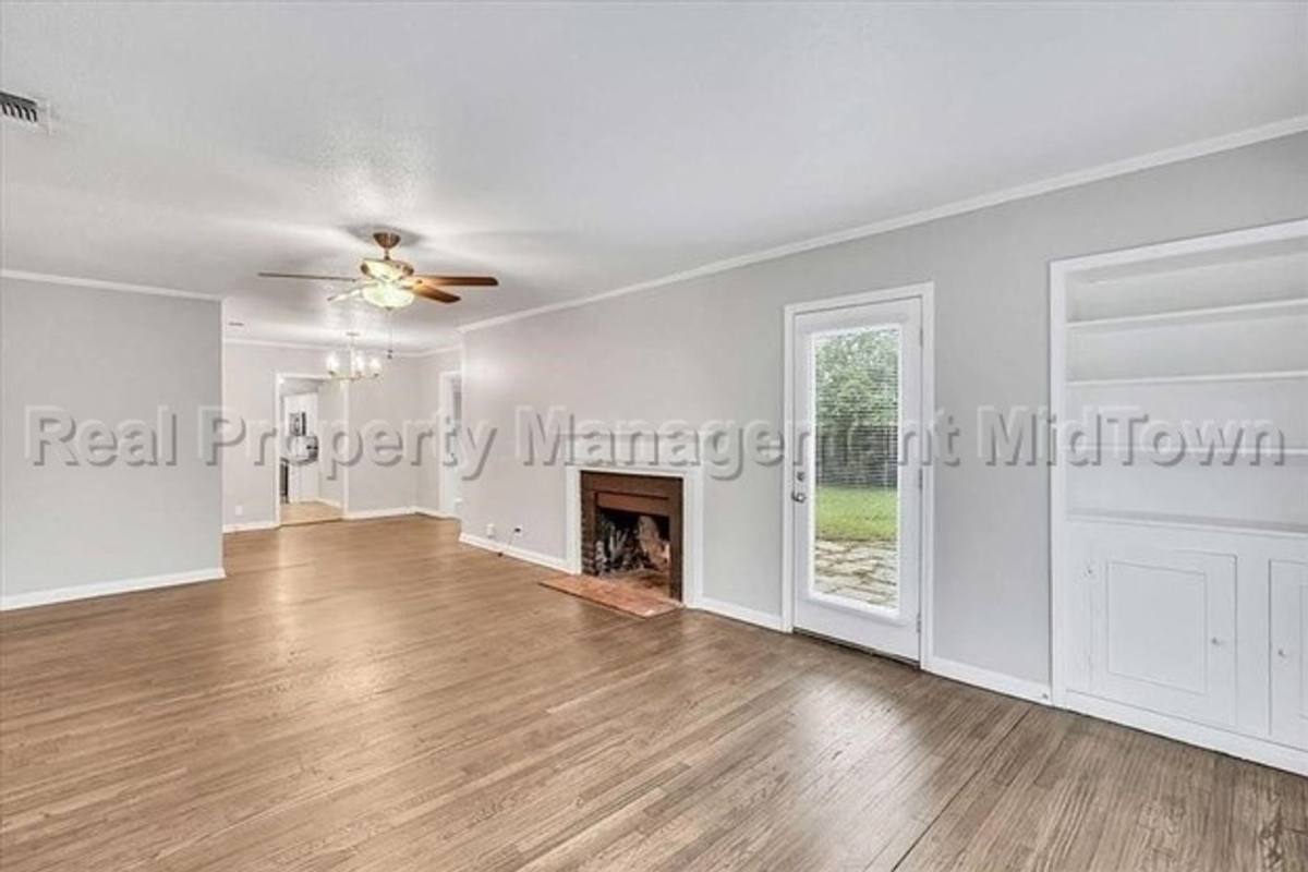 House for rent at 6400 Greenway Rd, Fort Worth, TX 76116