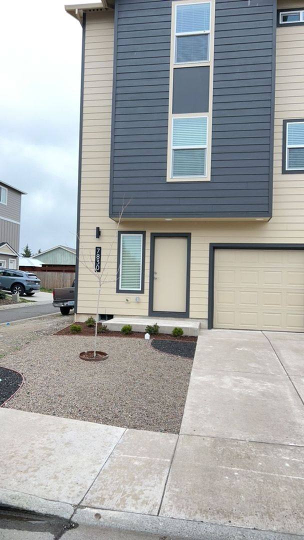 Townhouse for rent at 7830 Jacqueline Way, White City, OR 97503