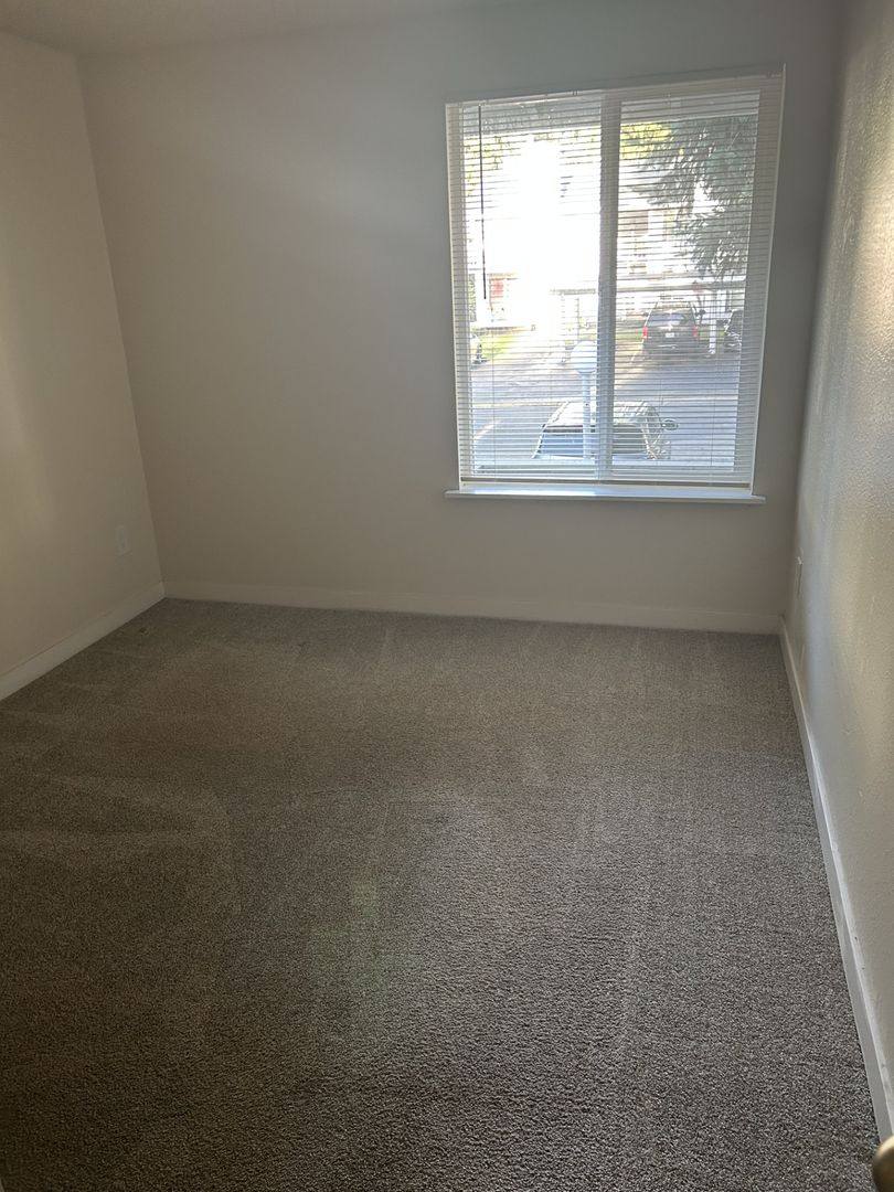 Apartment for rent at 31 S 342nd Place, Federal Way, WA 98003
