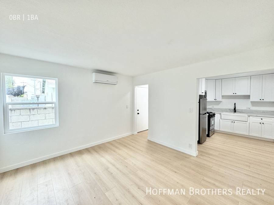 Apartment for rent at 5723 Willowcrest Ave #4, North Hollywood, CA 91601