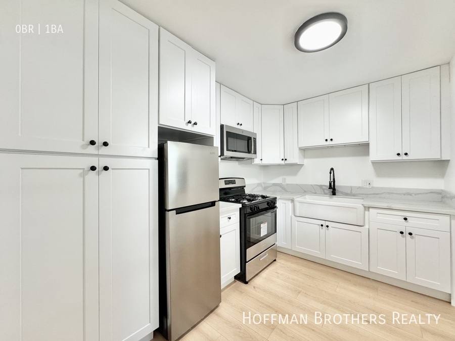 Apartment for rent at 5723 Willowcrest Ave #4, North Hollywood, CA 91601