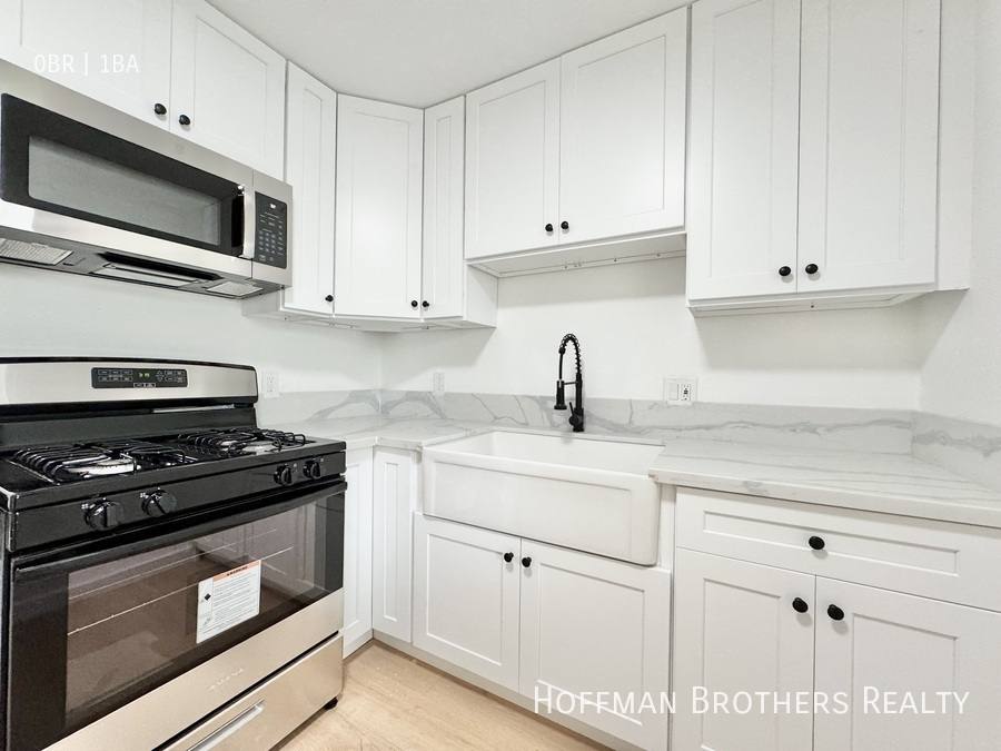 Apartment for rent at 5723 Willowcrest Ave #4, North Hollywood, CA 91601