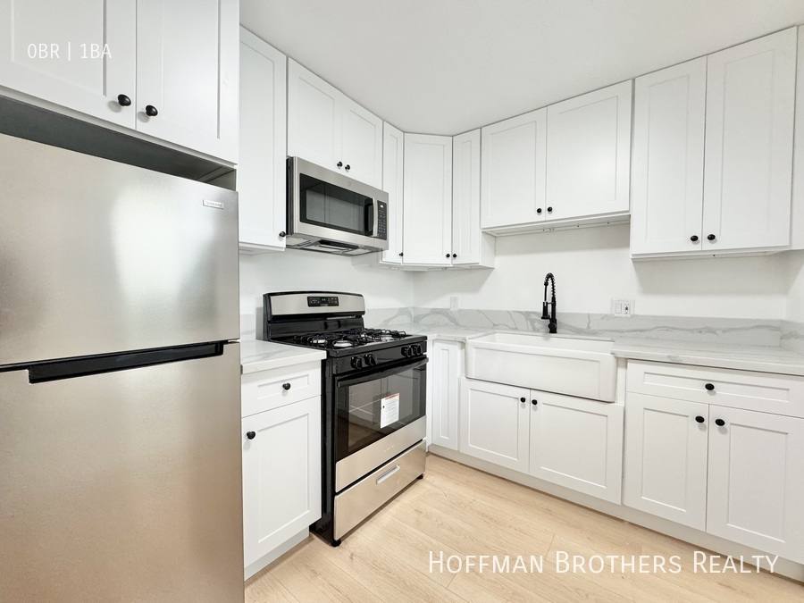 Apartment for rent at 5723 Willowcrest Ave #4, North Hollywood, CA 91601