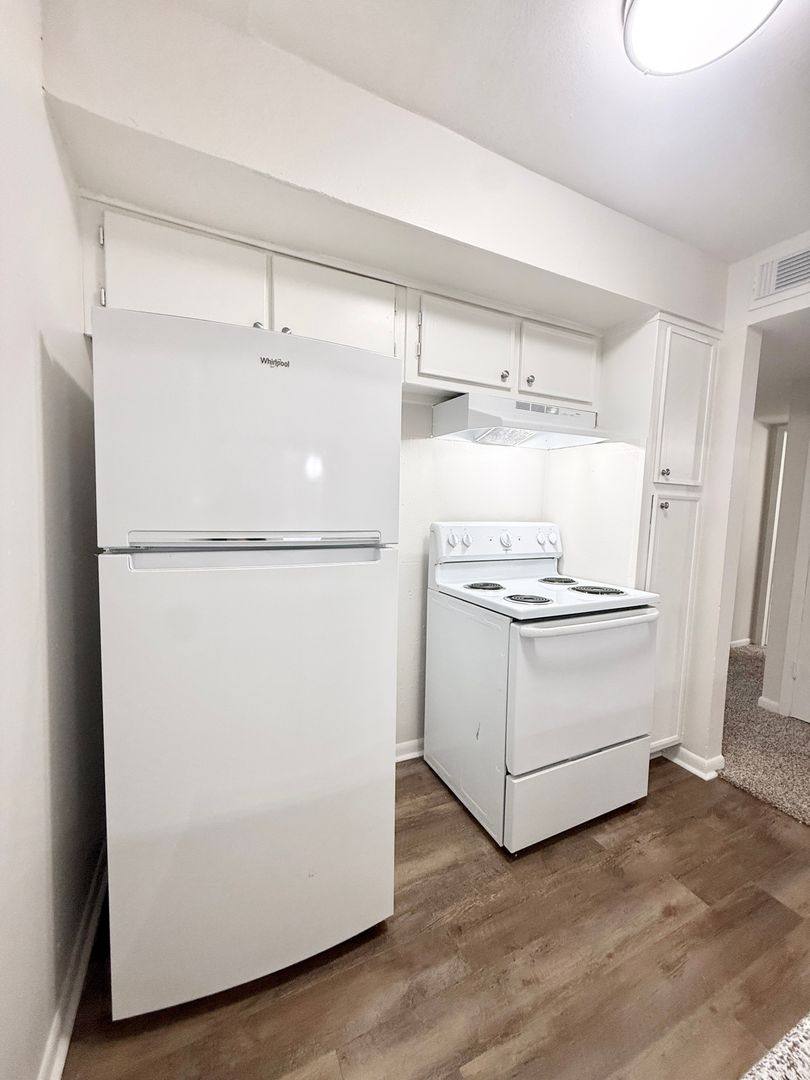 Apartment for rent at 321 E Cedar St, Angleton, TX 77515