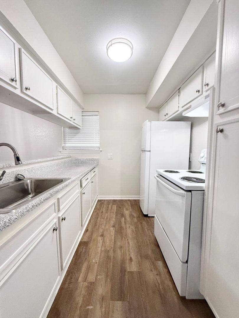 Apartment for rent at 321 E Cedar St, Angleton, TX 77515