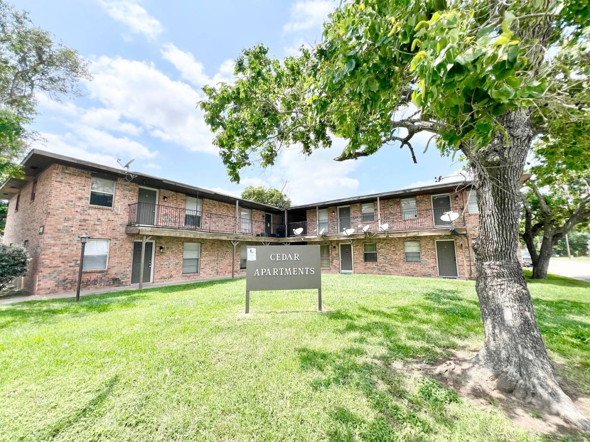Apartment for rent at 321 E Cedar St, Angleton, TX 77515