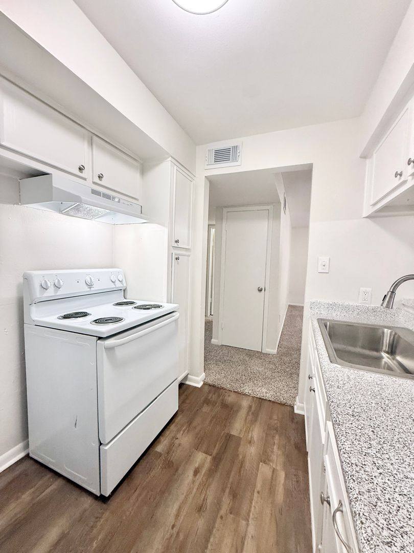 Apartment for rent at 321 E Cedar St, Angleton, TX 77515