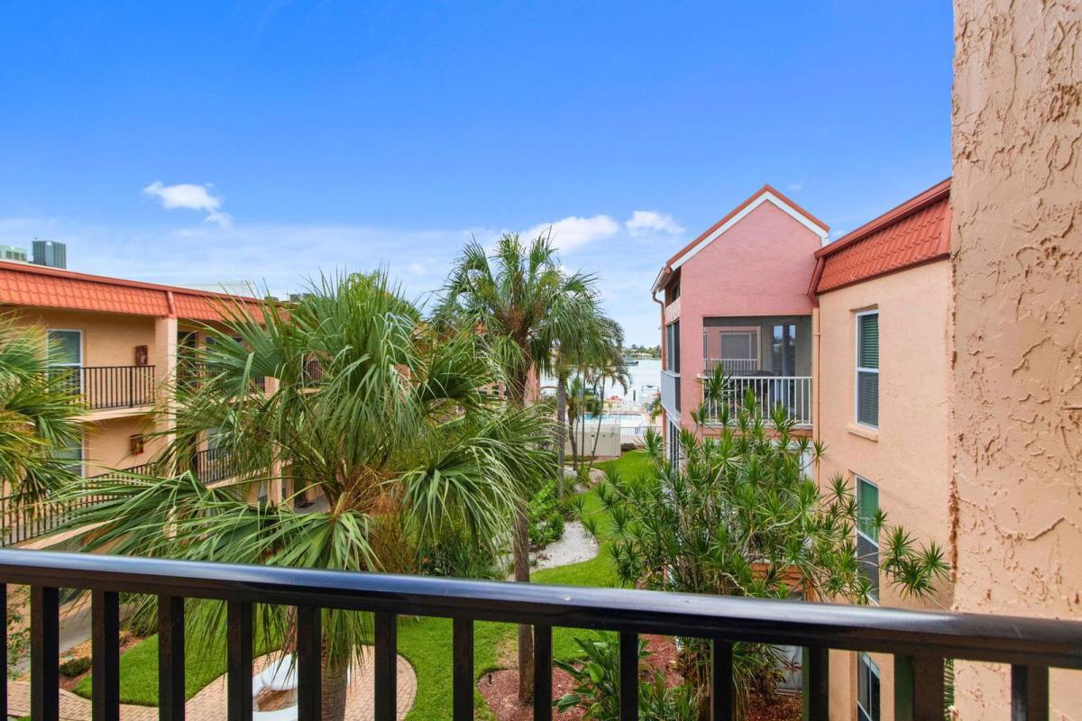 Condo for rent at 8921 Blind Pass Rd #335, Saint Petersburg, FL 33706