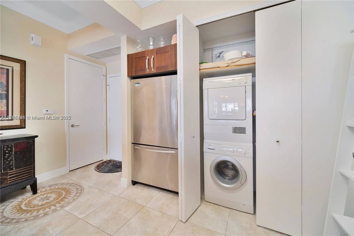 Apartment for rent at 19900 E Country Club Dr, Miami, FL 33180