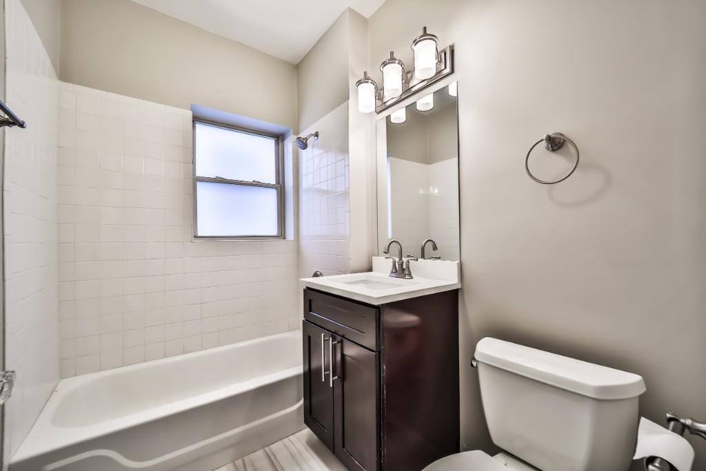 Apartment for rent at 734 W Waveland Ave #1N, Chicago, IL 60613