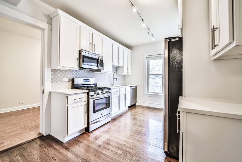 Apartment for rent at 734 W Waveland Ave #1N, Chicago, IL 60613