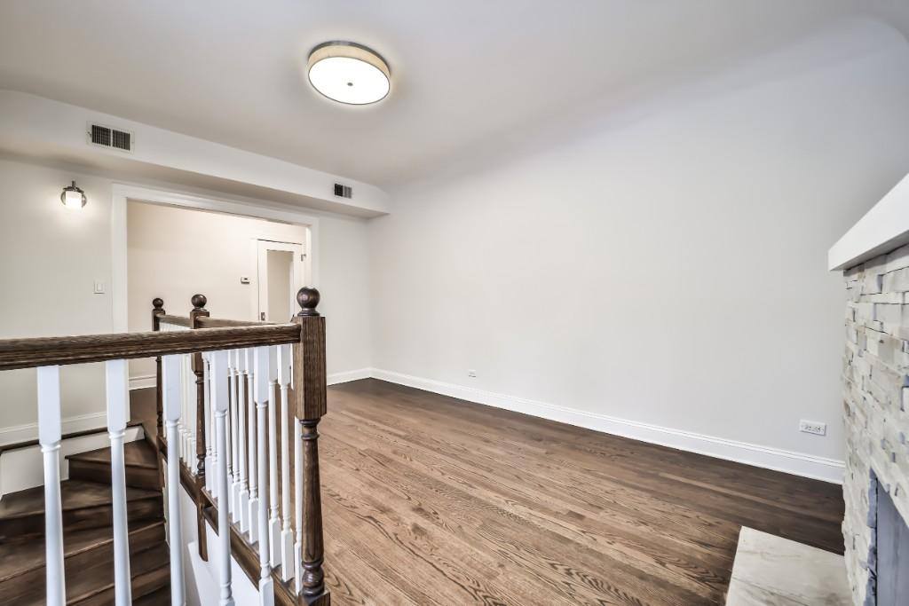 Apartment for rent at 734 W Waveland Ave #1N, Chicago, IL 60613