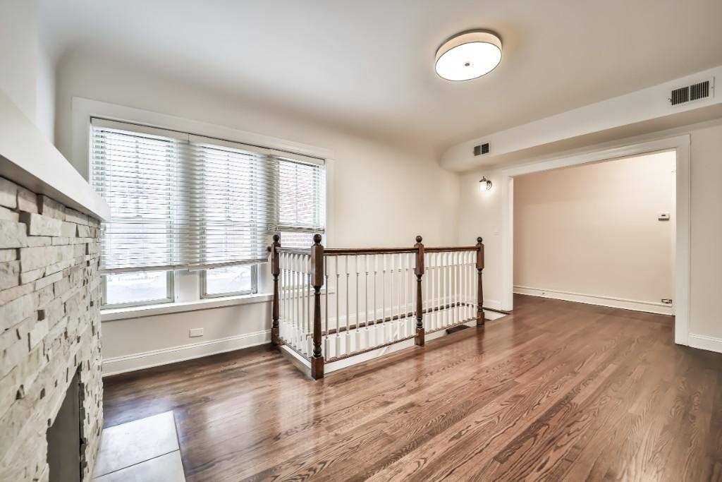 Apartment for rent at 734 W Waveland Ave #1N, Chicago, IL 60613