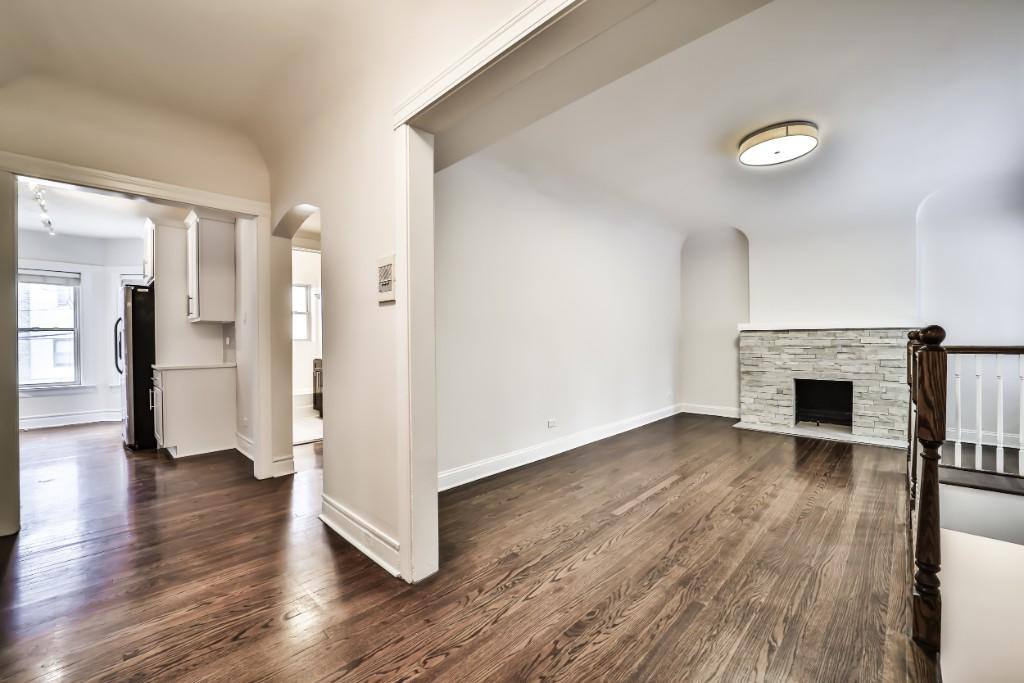 Apartment for rent at 734 W Waveland Ave #1N, Chicago, IL 60613