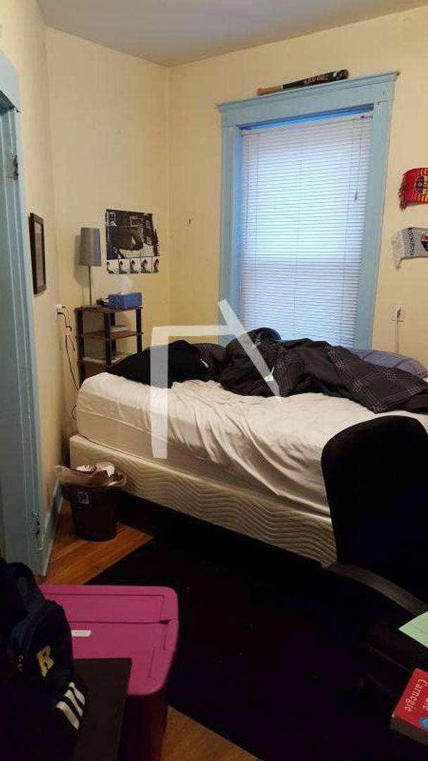 Apartment for rent at 172 Thorndike St #1, Brookline, MA 02446