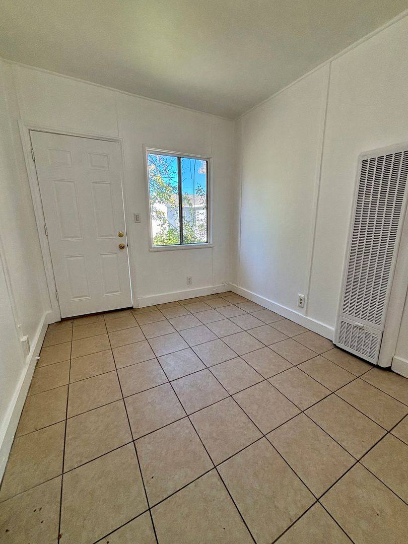 Apartment for rent at 7529 Foothill Blvd, Tujunga, CA 91042