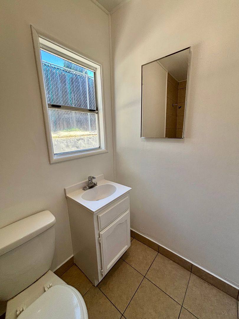 Apartment for rent at 7529 Foothill Blvd, Tujunga, CA 91042