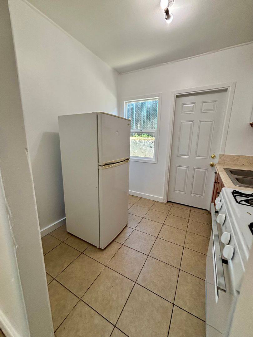 Apartment for rent at 7529 Foothill Blvd, Tujunga, CA 91042