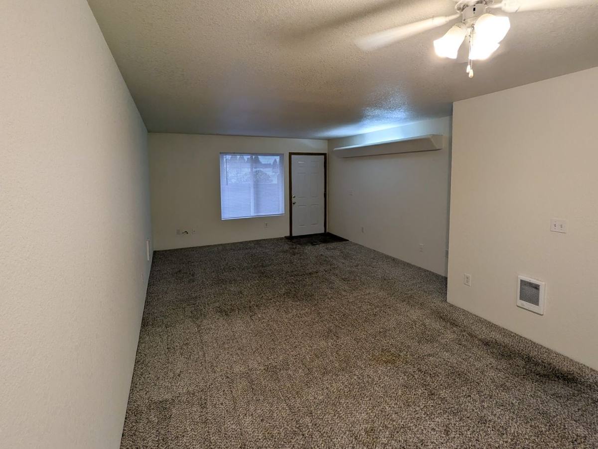 Apartment for rent at 1148 37th Place NE, Salem, OR 97301