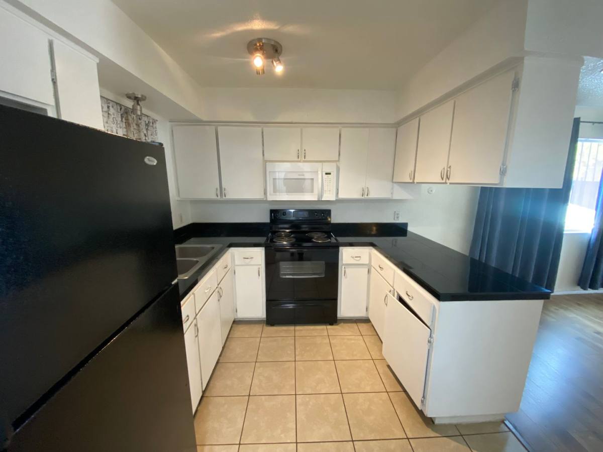 Apartment for rent at 919-923 Alvarado Dr SE, Albuquerque, NM 87108