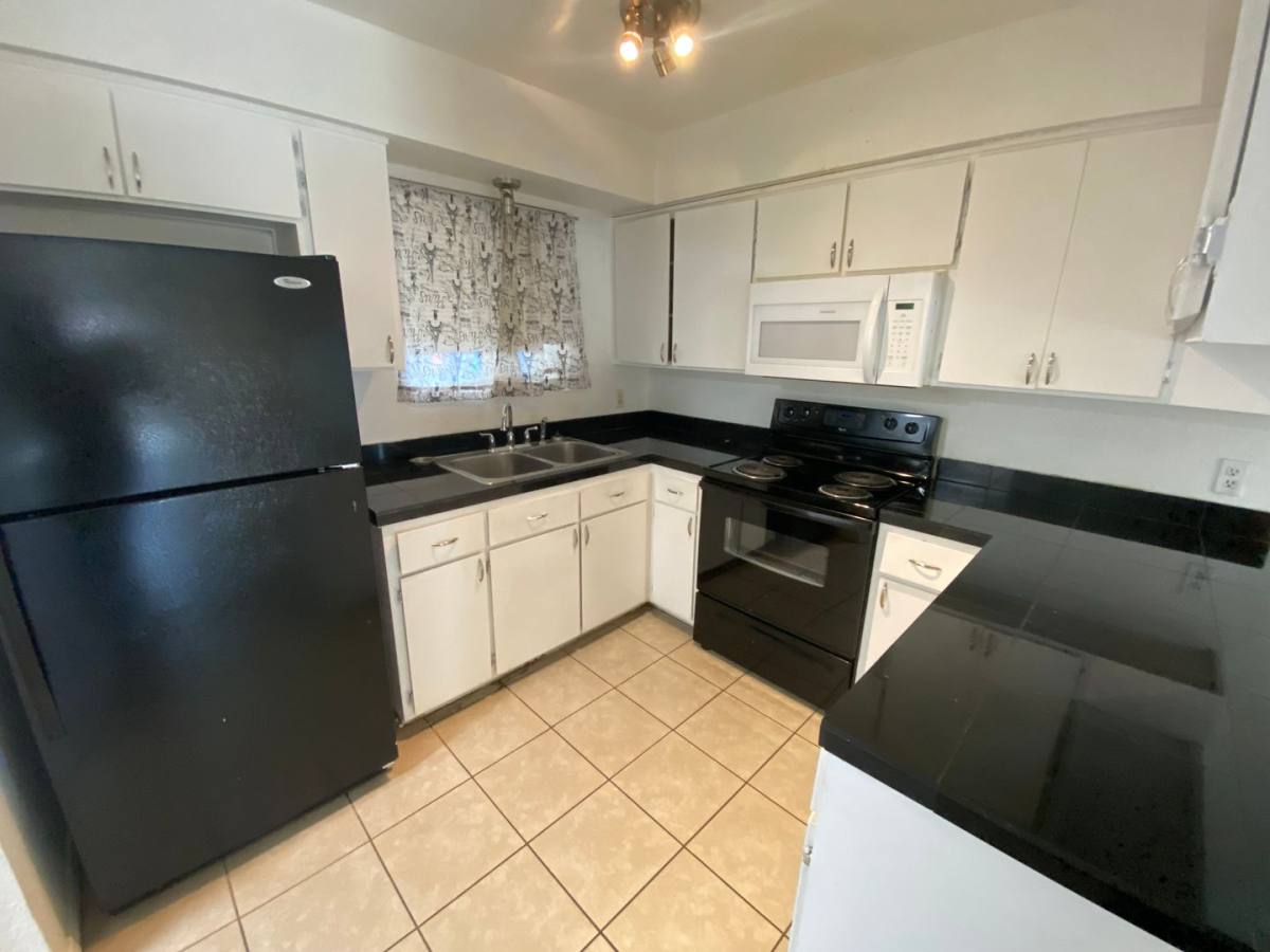 Apartment for rent at 919-923 Alvarado Dr SE, Albuquerque, NM 87108