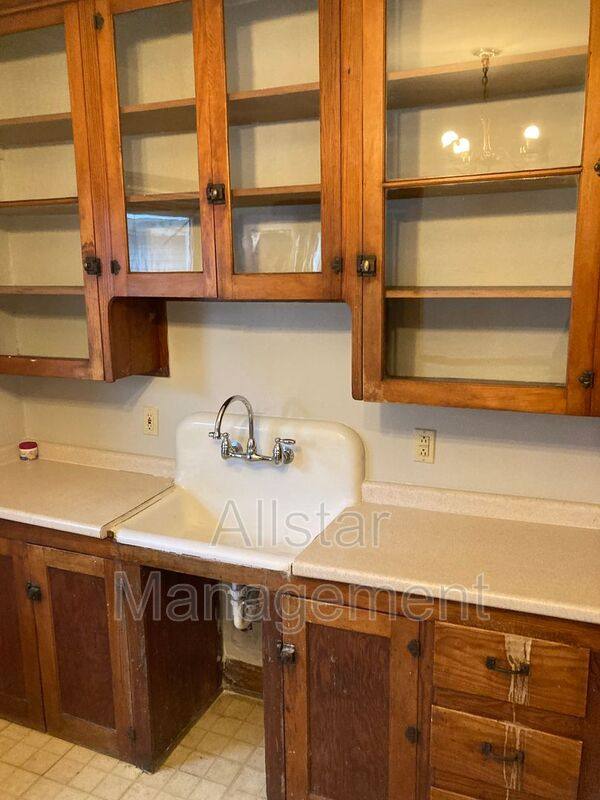 House for rent at 4115 Henritze Ave, Cleveland, OH 44109