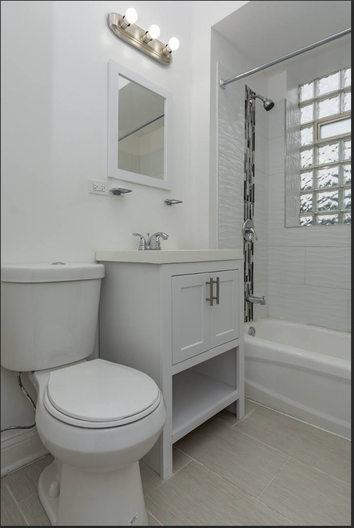 Apartment for rent at 6901 S Prairie Ave, Chicago, IL 60637
