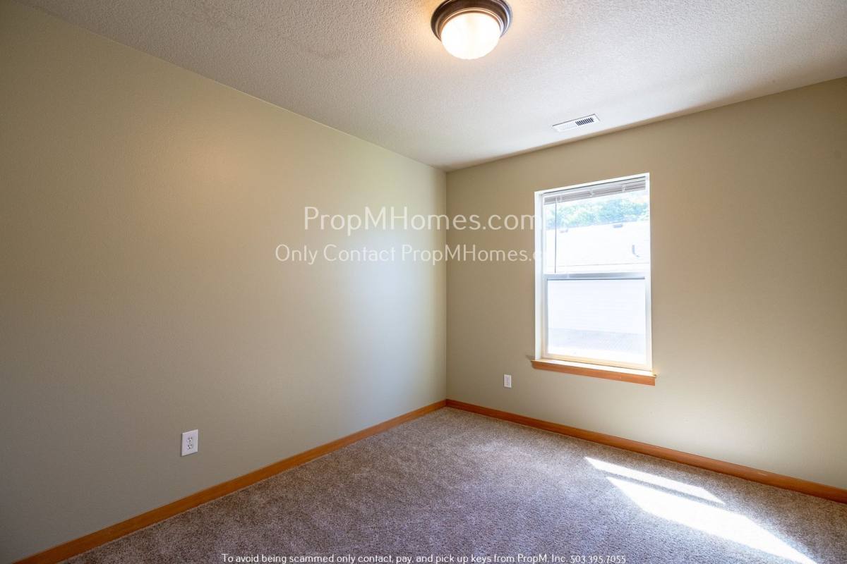Townhouse for rent at 2611 SE 105th Ave, Portland, OR 97266