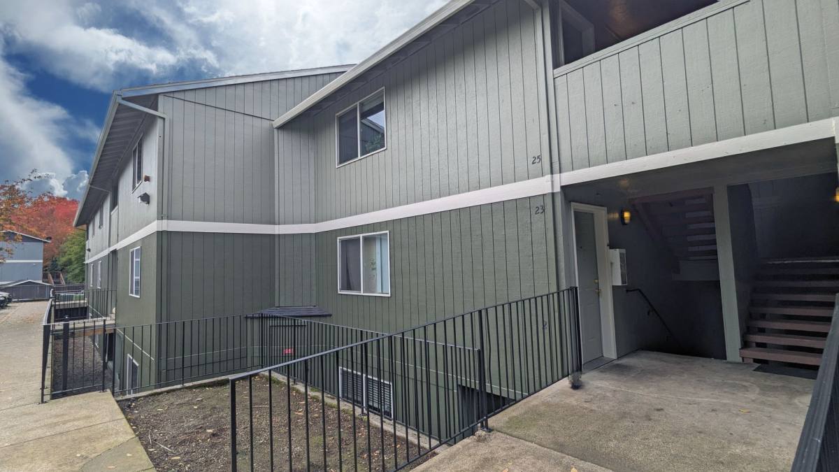 Apartment for rent at 855 SE Ford St, McMinnville, OR 97128